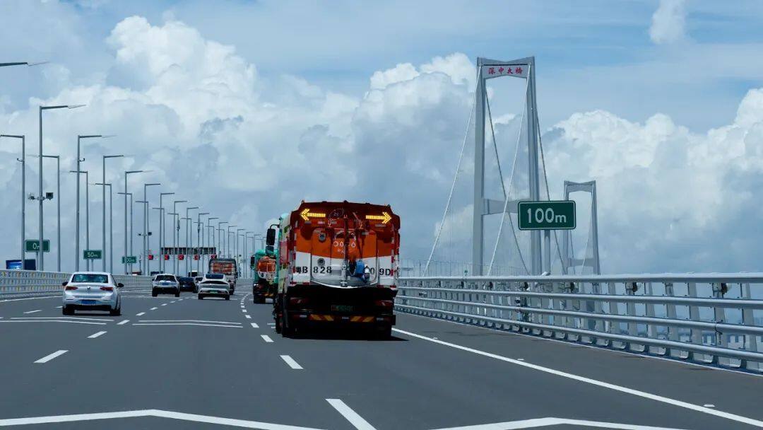 深中通道通車，盈峰環境掃路車護航國家重大工程